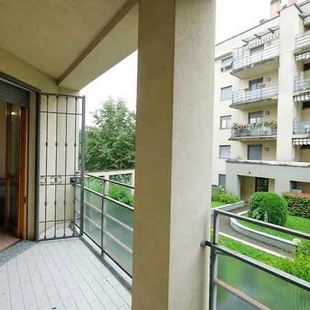 Centro Elegante Апартаменти *